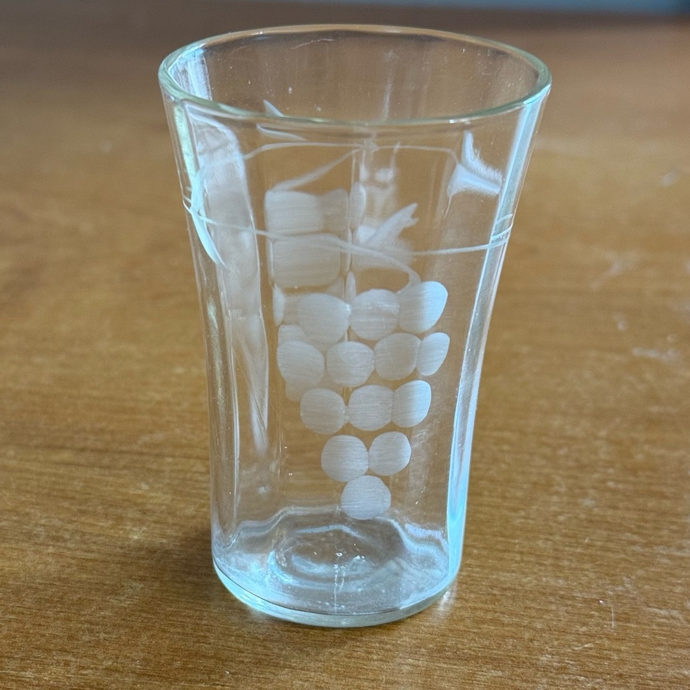 Vintage 2.25 ounce‎ etched grapes clear shot glass